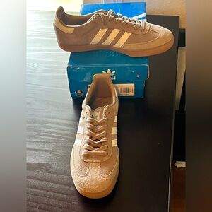 Adidas Women's Brown Samba OG sneakers size 7